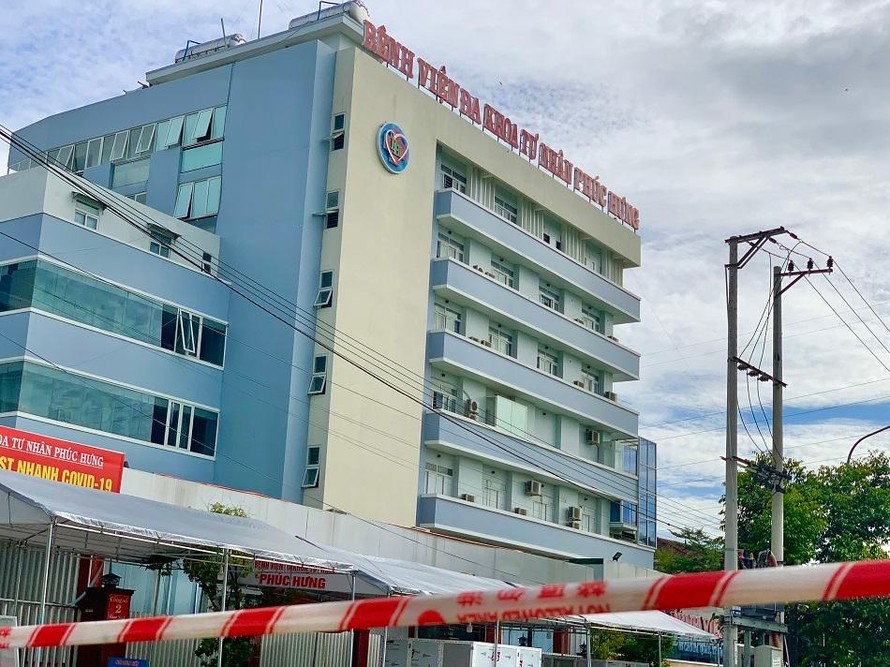 Phong tỏa Bệnh viện Đa khoa tư nhân Phúc Hưng (TP Quảng Ngãi, tỉnh Quảng Ngãi), sau khi nhận ca mắc COVID-19 là một nhân viên y tế trong bệnh viện.