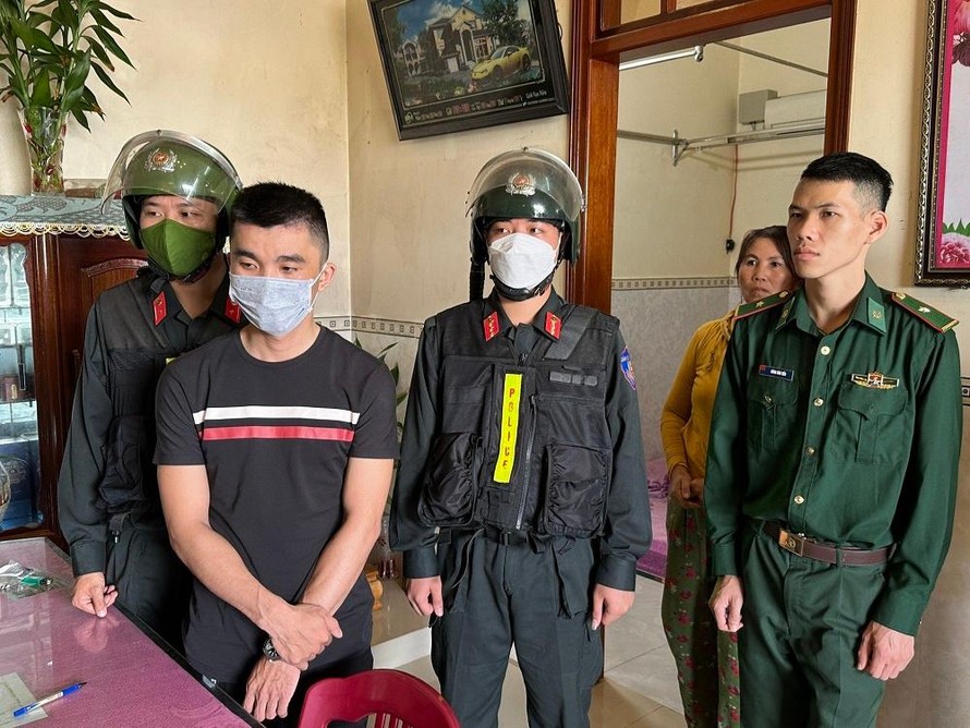 Huỳnh Thanh Tú đã tổ chức, hướng dẫn cho một số người dân trốn sang Camphuchia lao động bất hợp pháp trong các casino.