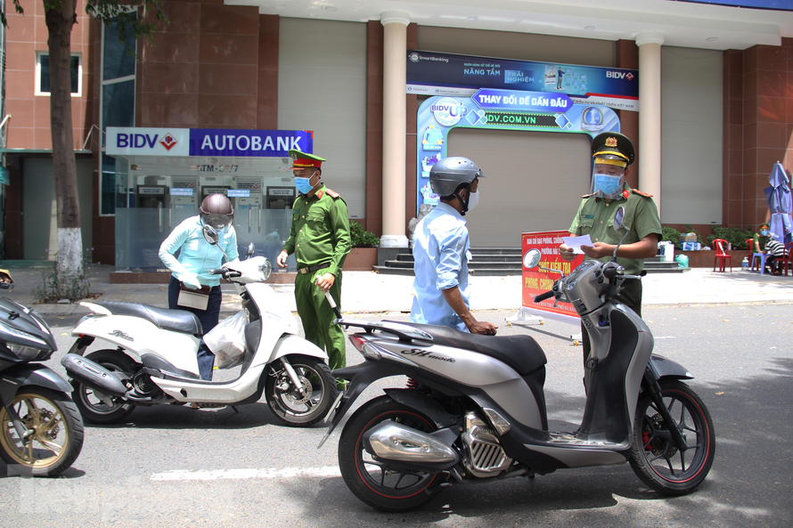 Các chốt kiểm soát ở Đà Nẵng hoạt động ra sao ngày đầu giãn cách xã hội nghiêm ngặt?