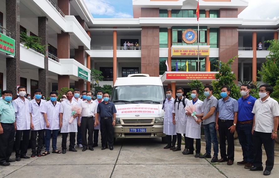 Bình Định tiếp tục chi viện 10 cán bộ Y tế ra Quảng Nam hỗ trợ chống dịch.