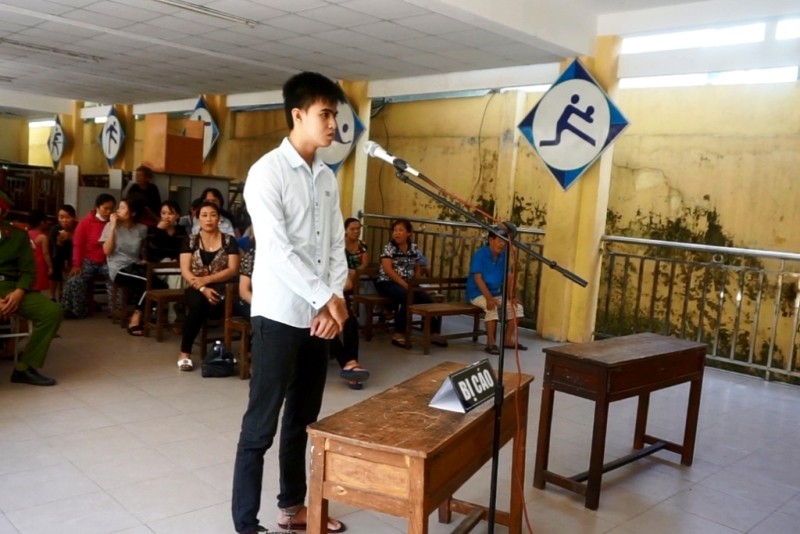 Bị cáo Nguyễn Ngọc Minh Trí tại phiên xét xử lưu động của TAND quận Thanh Khê