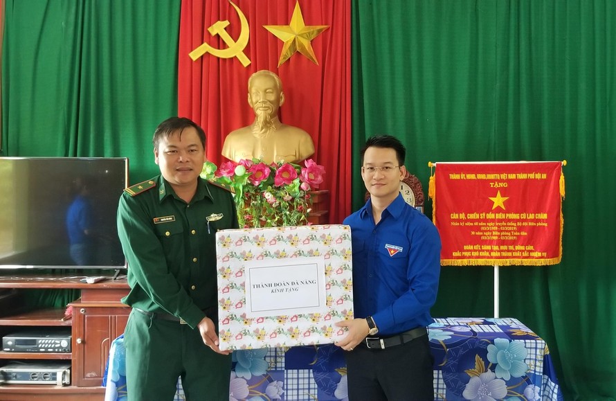 Trong chương trình "Tháng Ba biên giới" 2019, Thành đoàn Đà Nẵng thăm và tặng quà Đồn Biên phòng Cù Lao Chàm