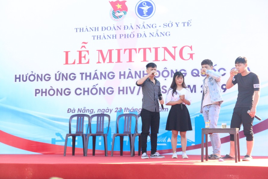 Thành đoàn Đà Nẵng tổ chức Lễ mít tinh hưởng ứng Tháng hành động quốc gia phòng, chống HIV/AIDS với sự tham gia của hơn 1000 đoàn viên thanh niên