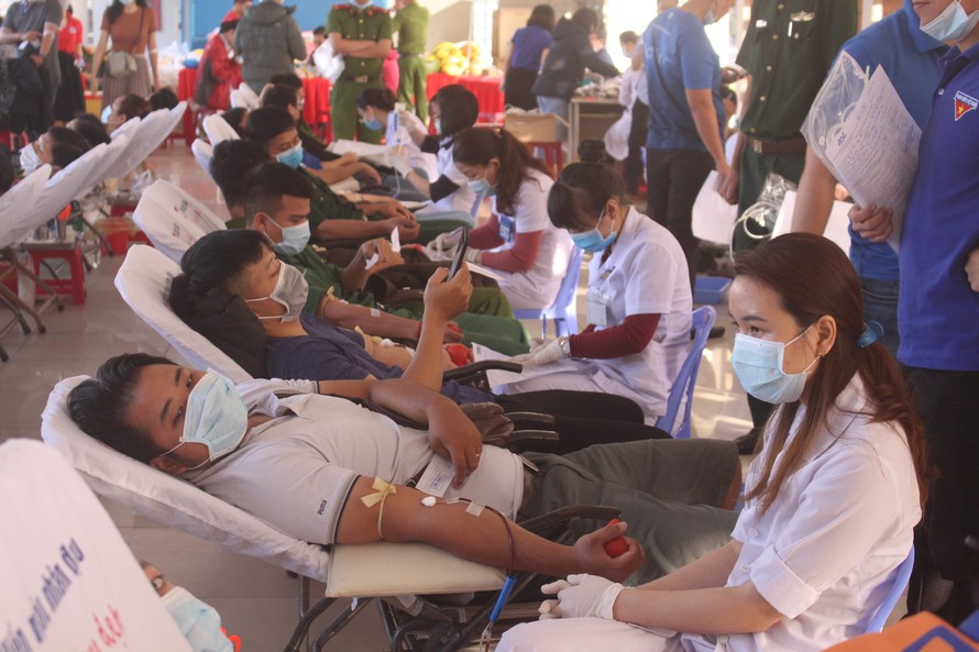 Ngày hội hiến máu tình nguyện năm 2020 do Thành đoàn Đà Nẵng tổ chức thu hút sự tham gia của hàng trăm bạn trẻ