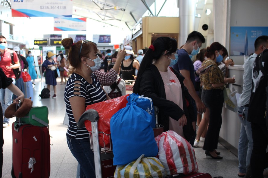 Sở Du lịch Đà Nẵng đang lên danh sách để hỗ trợ du khách bị kẹt lại vì cách ly xã hội trở về nếu có nhu cầu. Ảnh: Giang Thanh