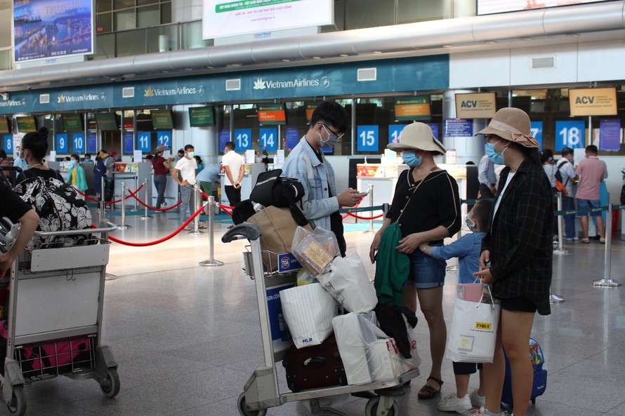 Sẽ có 7 chuyến bay (từ ngày 12/8 đến ngày 14/8) để đưa 1.453 khách du lịch kẹt lại Đà Nẵng trở về Hà Nội và TP Hồ Chí Minh theo nguyện vọng. Ảnh: Giang Thanh