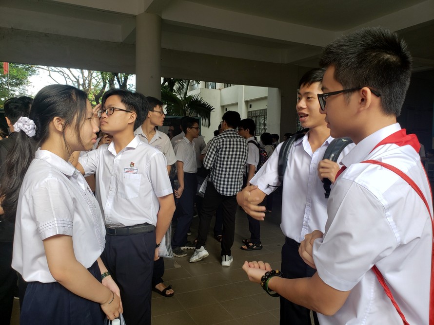 Học sinh Đà Nẵng được miễn học phí 4 tháng đầu năm học 2020 – 2021. Ảnh: Giang Thanh