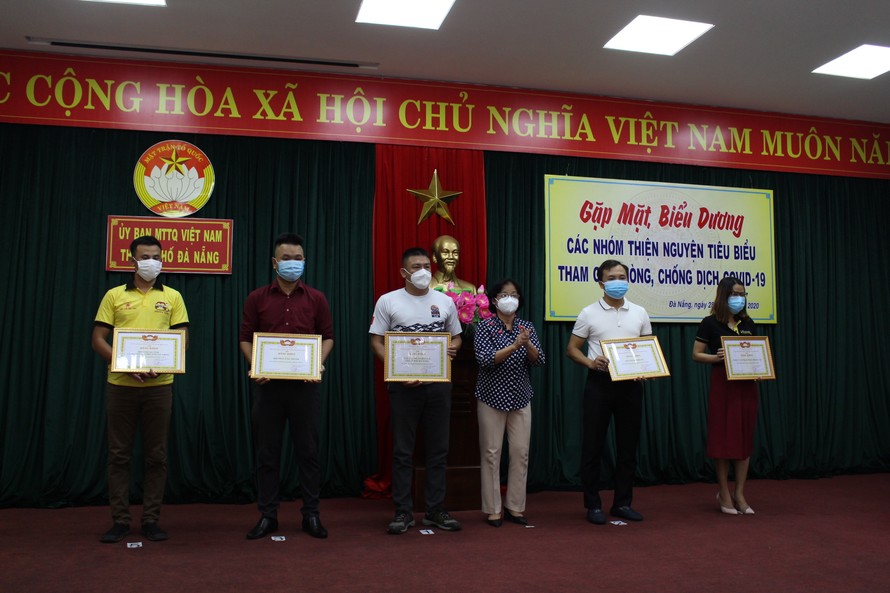 Uỷ ban MTTQ Việt Nam TP Đà Nẵng biểu dương 20 nhóm thiện nguyện tiêu biểu tham gia phòng, chống dịch COVID - 19