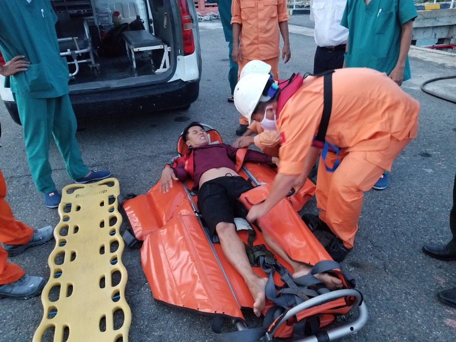 Trung tâm Phối hợp tìm kiếm, cứu nạn hàng hải khu vực II (Danang MRCC) cho biết vừa cấp cứu kịp thời một thuyền viên của tàu cá Quảng Ngãi đang đánh bắt ở vùng biển quần đảo Hoàng Sa