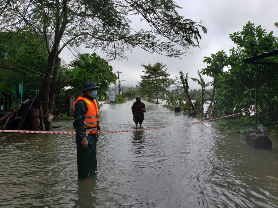 Sở GD&ĐT TP Đà Nẵng cho toàn bộ học sinh nghỉ học ngày 17/10 để ứng phó với mưa lũ và áp thấp nhiệt đới. Ảnh: Giang Thanh