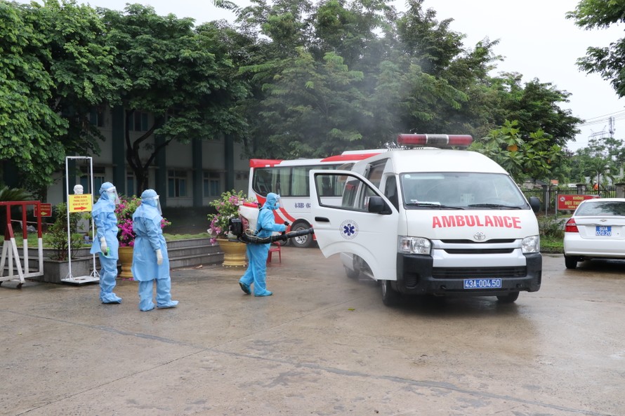Việt Nam đang kiểm soát tốt dịch bệnh COVID - 19, tuy nhiên, Trưởng Đại diện WHO tại Việt Nam Kidong Park nhận định phải luôn cảnh giác trước nguy cơ lây nhiễm cộng đồng