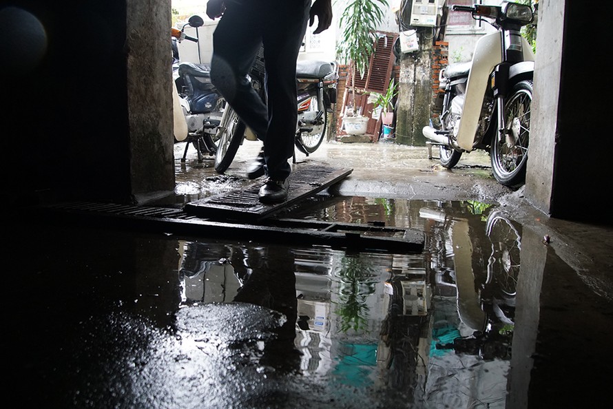 Khu tập thể tồi tàn nhất Hà Nội, hễ mưa là lội nước vào nhà