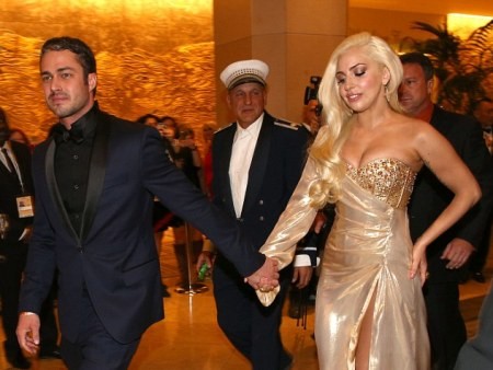 Lady Gaga bất ngờ ‘ngoan hiền’ và xinh đẹp bên bạn trai