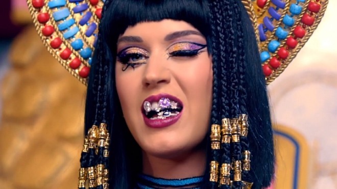 Katy Perry hóa thân thành 'Nữ hoàng Ai Cập'