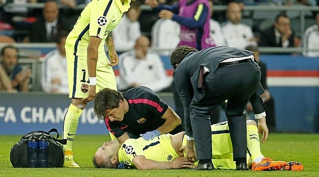Iniesta có thể phải nghỉ 1 tháng vì chấn thương.