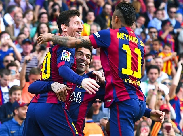 Messi cán mốc 400 bàn cho Barcelona.