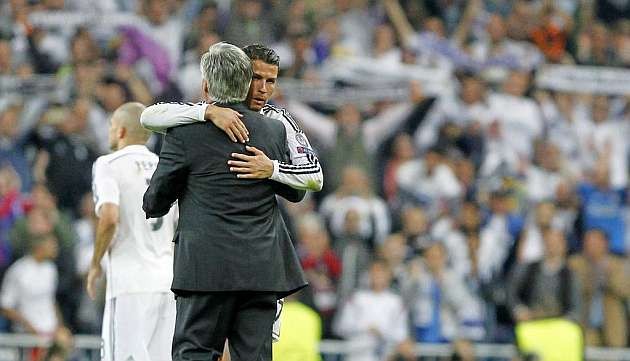 Ronaldo yêu cầu Real Madrid giữ HLV Ancelotti.