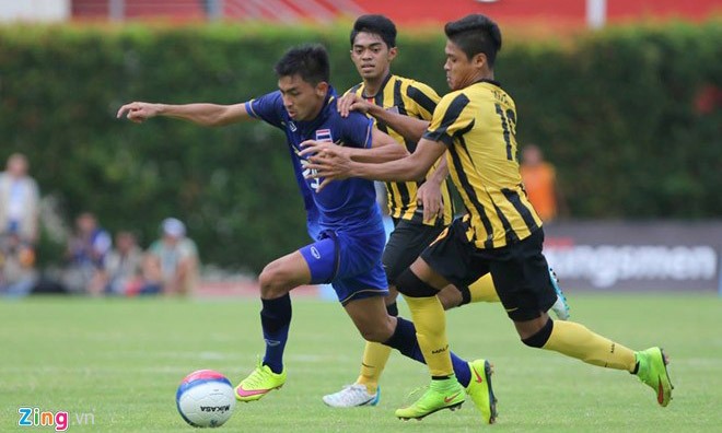 U23 Malaysia không cản được bước tiến của người Thái. Ảnh: Zing