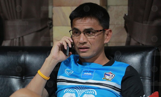 Kiatisak thường xuyên gọi điện chỉ đạo U23 Thái Lan.