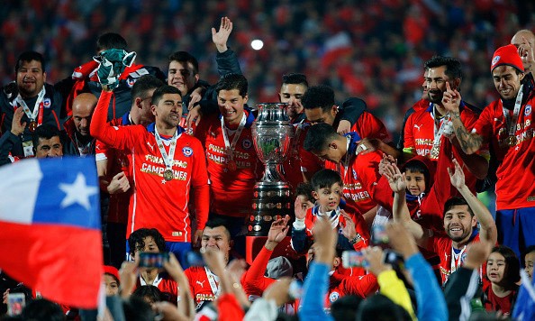 Niềm vui của các cầu thủ Chile.