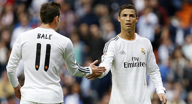 Ronaldo lại “hục hặc” với Bale.