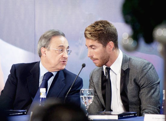 Real Madrid giục Ramos gia hạn.