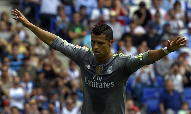 Ronaldo vượt mặt Raul về số bàn thắng ở La Liga.