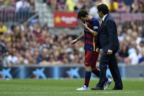 Messi tập tễnh rời sân trong sự lo lắng của tất cả.