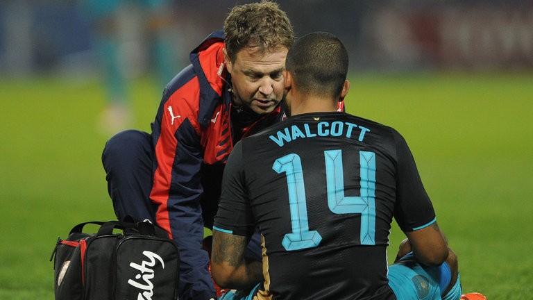 Theo Walcott nằm trong danh sách dính chấn thương của Arsenal.