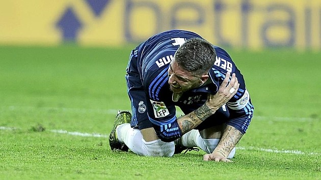 Ramos tái phát chấn thương vai sau khi ghi bàn cho Real Madrid.