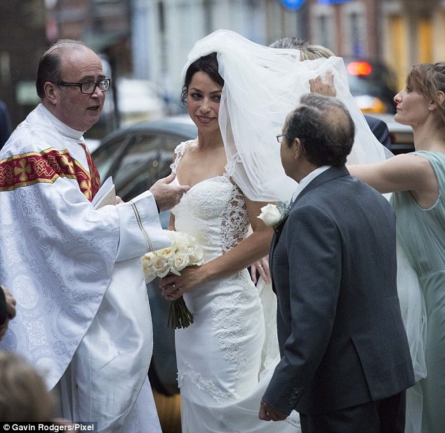 Eva Carneiro lộng lẫy trong ngày cưới.