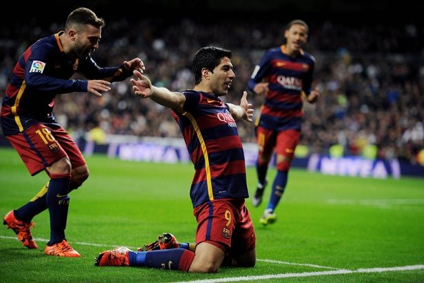 Suarez lập cú đúp giúp Barcelona vùi dập Real Madrid.