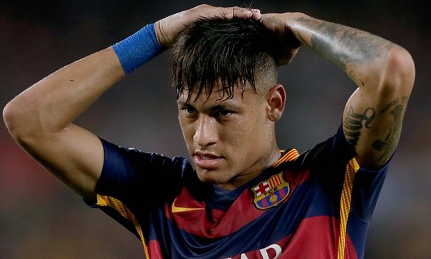 Neymar chưa một lòng một dạ với Barcelona.
