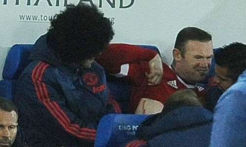 Rooney chấn thương nặng ở mạng sườn.