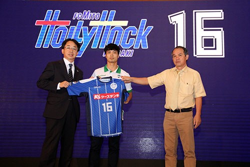 Công Phượng chính thức ký hợp đồng với Mito Hollyhock.
