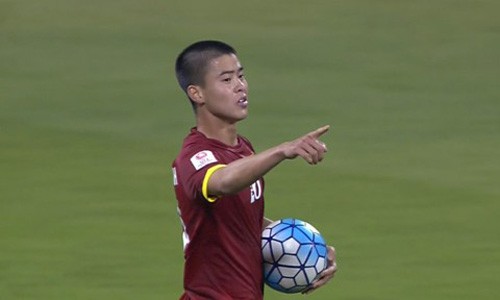 Duy Mạnh ghi bàn thắng danh dự cho U23 Việt Nam.
