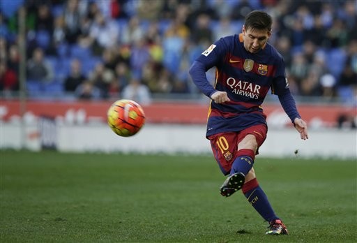 Messi lại sắp được Barcelona tăng lương.