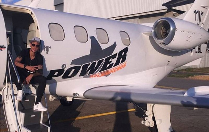 Chiếc máy bay mới tậu của Neymar có nguy cơ bị trưng thu. 