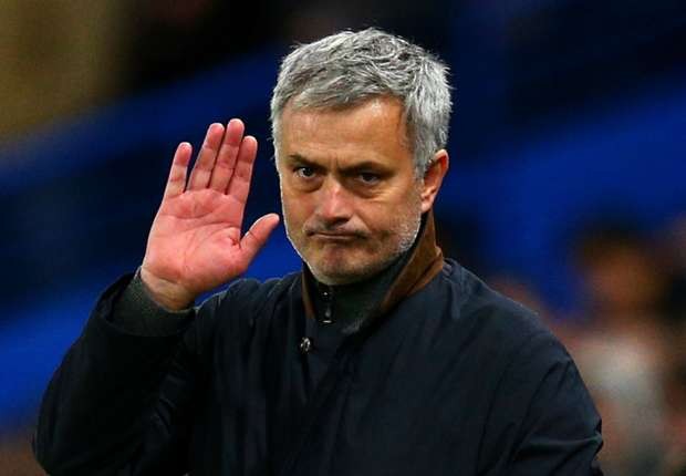 HLV Jose Mourinho phủ nhận đã liên hệ với M.U hay Inter Milan.