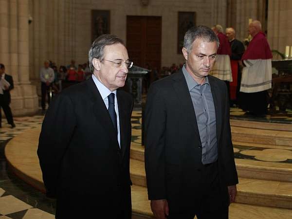 Chủ tịch Perez xem xét phương án mời Mourinho trở lại Bernabeu.