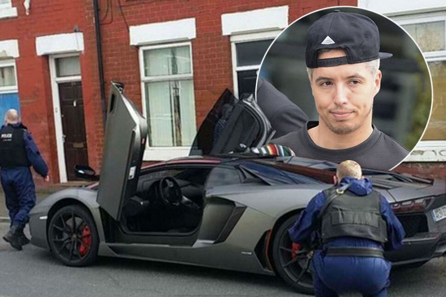 Chiếc siêu xe trị giá 330.000 bảng của Nasri tạm bị cảnh sát “nhập kho”.