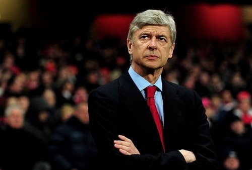 Wenger nổi điên với báo giới, xỉ vả không tiếc lời.