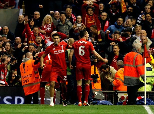 Dejan Lovren ăn mừng bàn thắng quyết định giúp Liverpool đoạn vé vào bán kết Europa League.