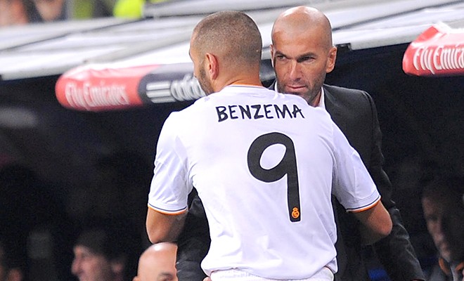 HLV Zidane lo lắng khi Benzema dính chấn thương.
