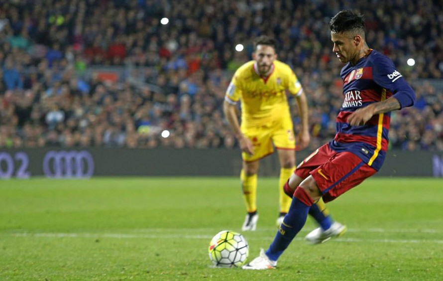 Neymar mang về nhiều penalty nhất cho Barcelona ở mùa này.