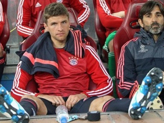 Muller không hài lòng khi bị HLV Guardiola đẩy lên ghế dự bị.