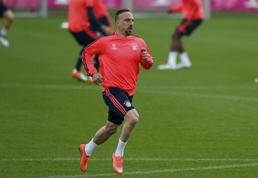 Ribery khiến HLV Pep Guardiola khó xử.