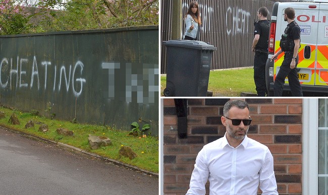 Những CĐV quá khích đã thóa mạ Ryan Giggs thông qua những lời lẽ tục tĩu viết trên hàng rào.
