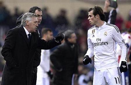 Carlo Ancelotti tố Bale đã “đâm sau lưng” mình.