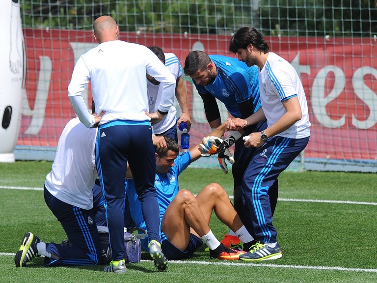 Ronaldo bất ngờ dính chấn thương.